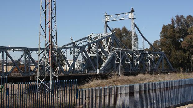 El pleno de Sevilla apoya recuperar el puente de Alfonso XIII como pasarela en un «lugar emblemático»