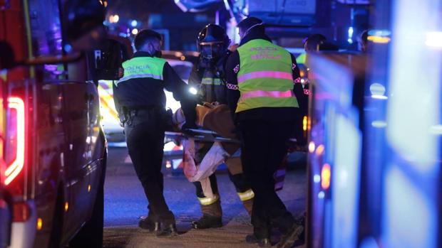 Muere una anciana en un incendio de una residencia de Sevilla: así fue la actuación de desalojo de los servicios de emergencias