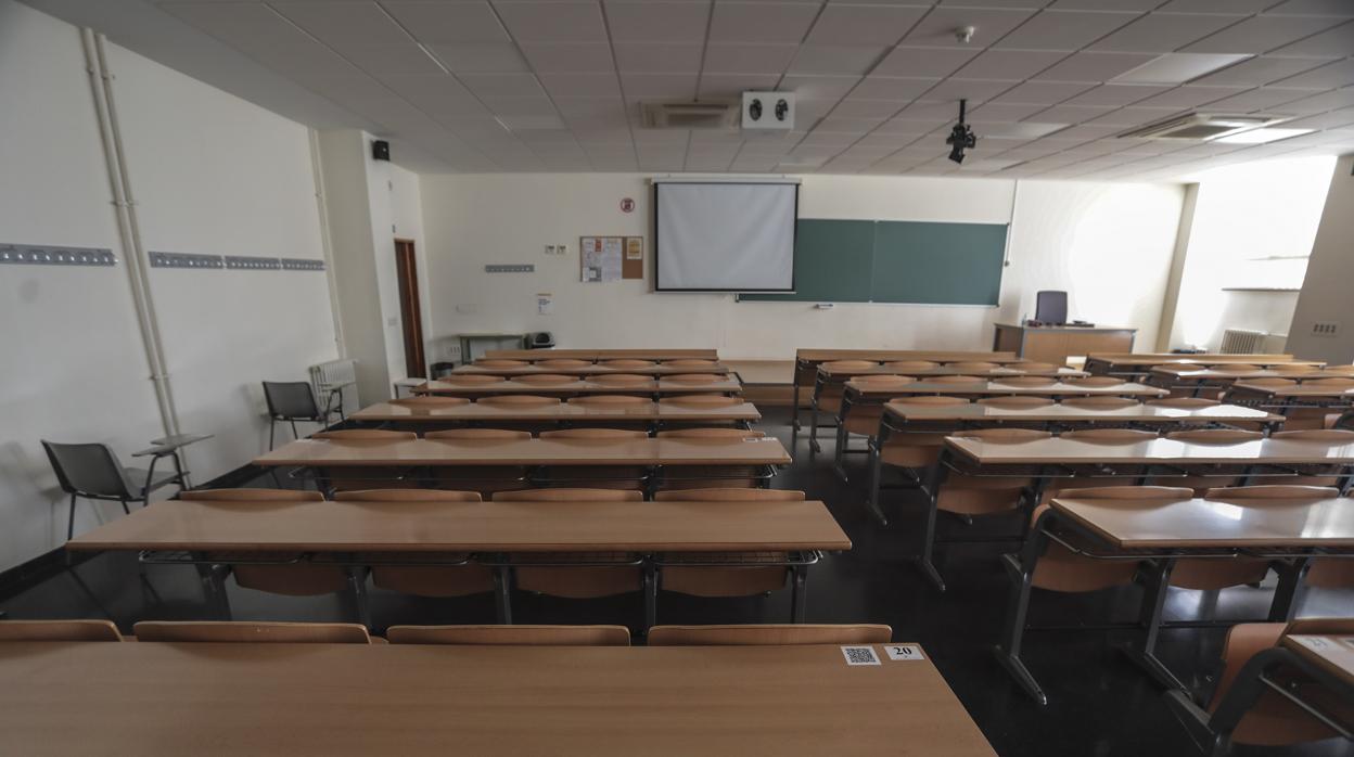 Una clase vacía en la Universidad de Sevilla