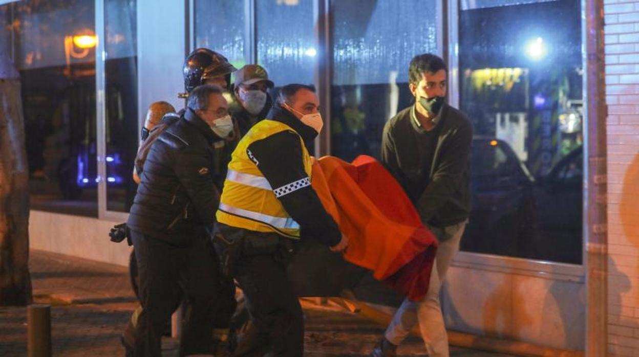 Incendio de la residencia de la calle Baltasar Gracián de Sevilla la noche del 5 de enero