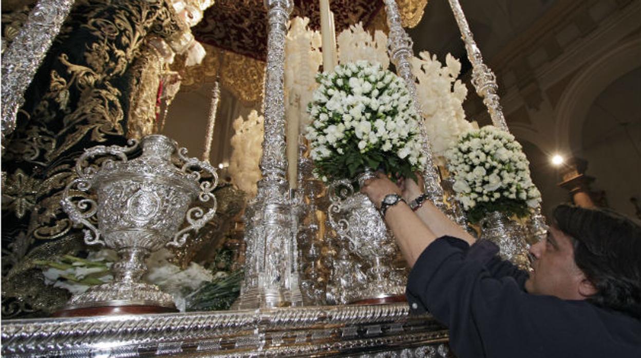 Los floristas de la Semana Santa son uno de los sectores más afectados por la suspensión de las procesiones