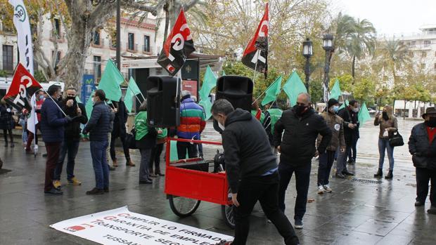 Conductores de los autobuses Tussam denuncian que se incumplen aforos y no se limpian lo suficiente