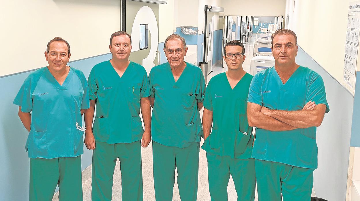 Equipo de urólogos del hospital Viamed Santa Ángela de la Cruz