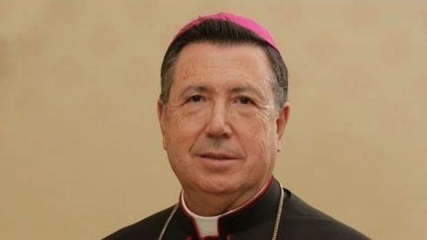 Muere por coronavirus el arzobispo castrense, Juan del Río