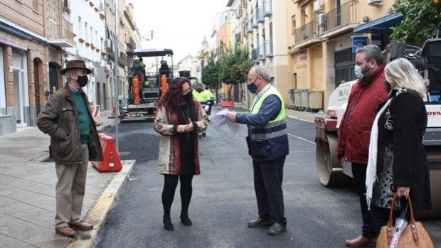 El Ayuntamiento de Sevilla acomete el reasfaltado en cuatro calles de Triana con un presupuesto de más de 50.000 euros