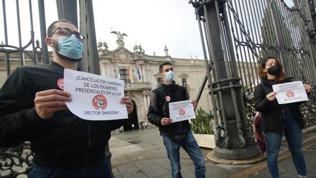 Los universitarios de Sevilla piden suspender los exámenes por la pandemia del coronavirus