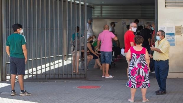 Los fallos del sistema informático Diraya provocan problemas en los centros de salud de Sevilla