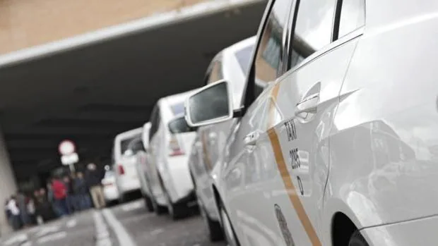 La Cámara de Cuentas cuestiona la nueva convocatoria de rescates municipales de licencias de taxi en Sevilla