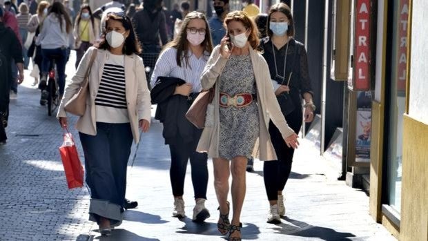 Descienden significativamente los contagios en Sevilla en una jornada con un solo fallecido por Covid-19