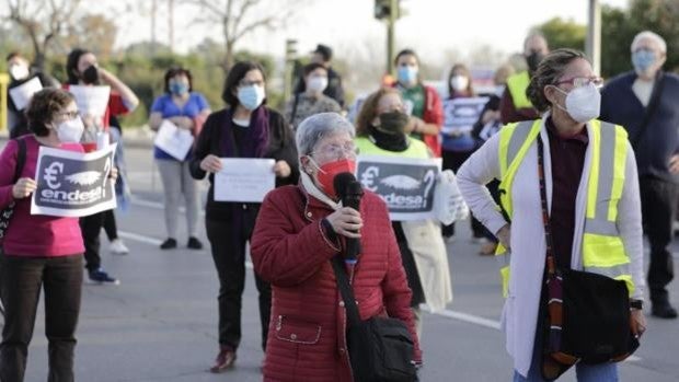 La plataforma del Polígono Sur de Sevilla se plantea acciones judiciales por interrupciones en el suministro eléctrico