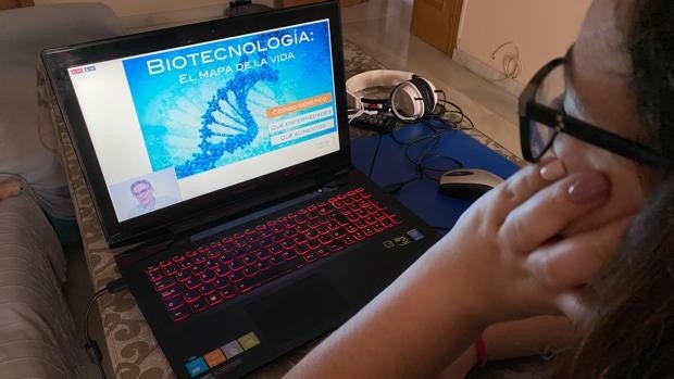 La Universidad de Sevilla retoma las clases de forma virtual