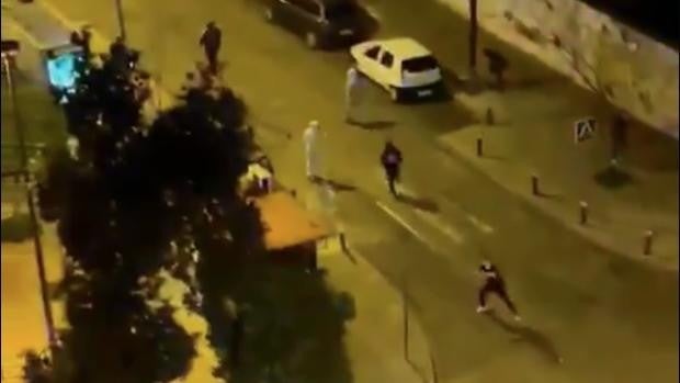 Dos detenciones y cinco agentes con lesiones leves cierran la intervención policial en el Polígono Norte