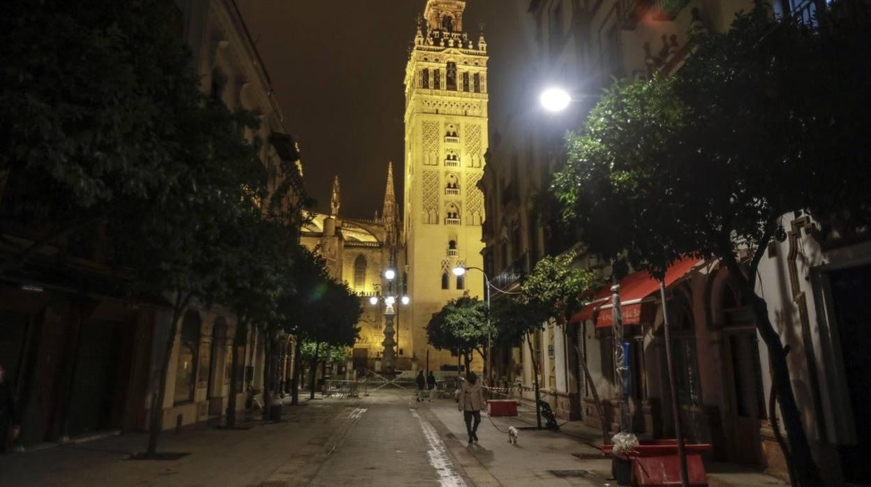 Imagen de la calle Mateos Gago, en pleno centro de Sevilla, tras su reciente actuación urbanística