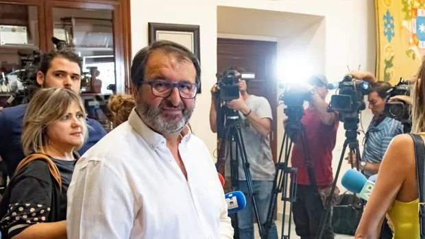 Así está el Partido Popular de Sevilla: Ávila contra Pérez, Arenas contra Zoido, Moreno contra Casado...