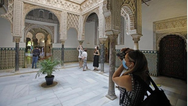 El Ayuntamiento de Sevilla amplía el aforo del Alcázar y el horario de los espacios culturales