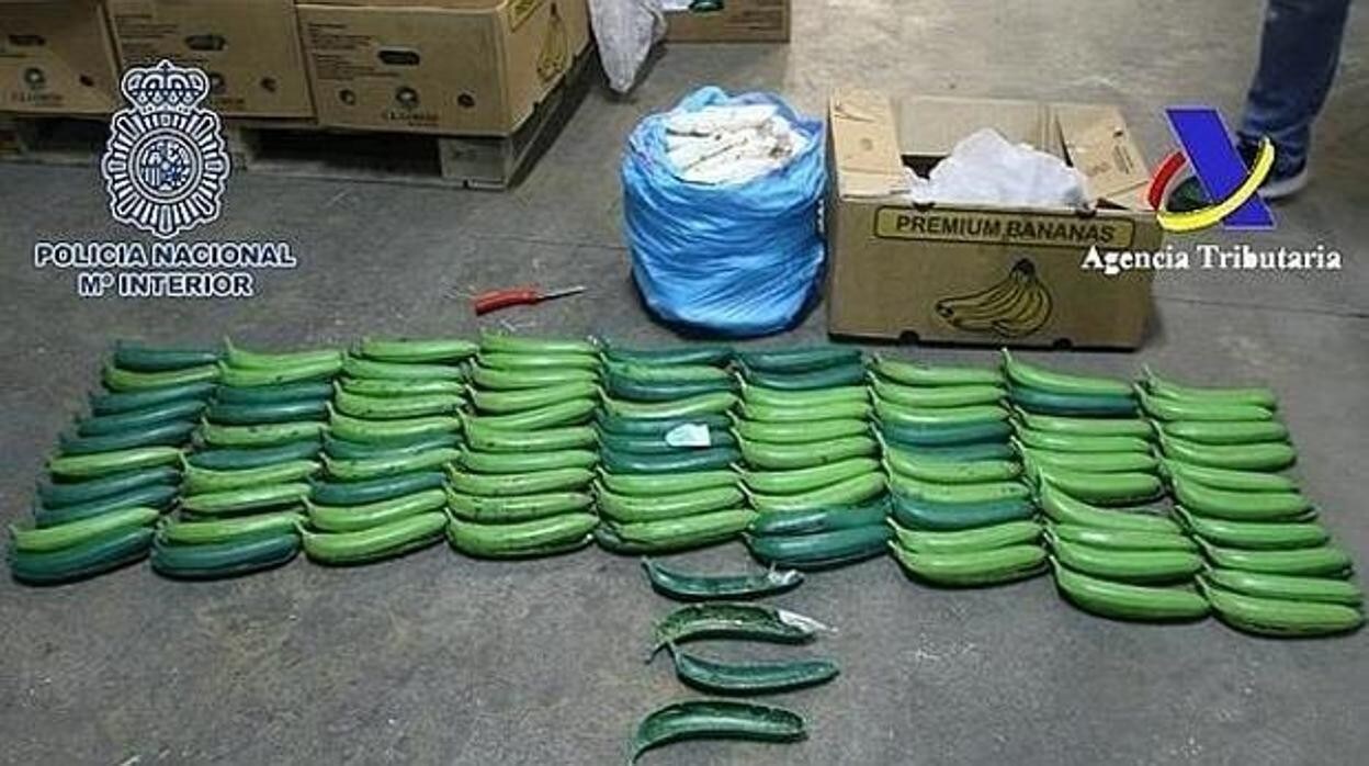 Imagen de un alijo de cocaína intervenido en una operación anterior y también oculto en bananas