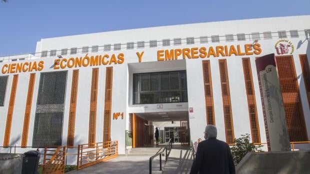 Económicas, medio siglo formando a los empresarios sevillanos