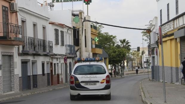 Detenidos dos hermanos, uno menor de edad, por apuñalar a un joven en Torreblanca