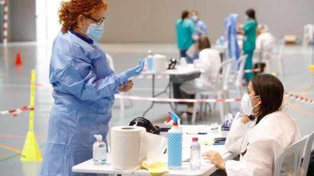 La cifra de curados en Sevilla triplica a la de nuevos contagiados pero se notifican diez fallecidos más