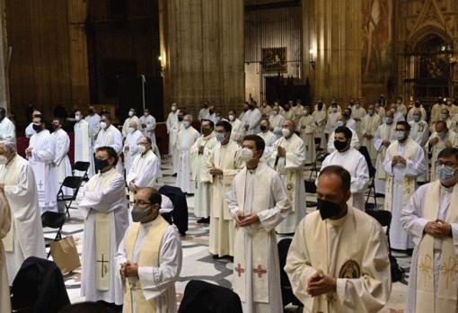 Los sacerdotes que han asistido a la misa