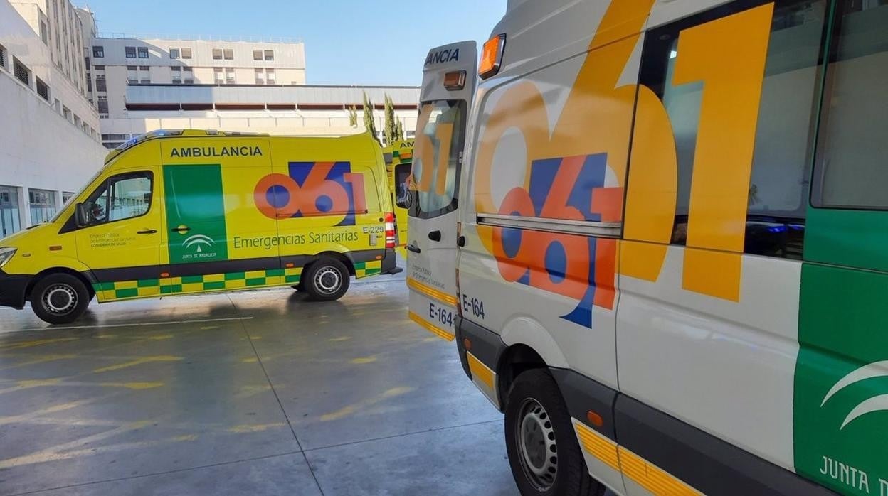 Imagen de archivo de dos ambulancias sanitarias