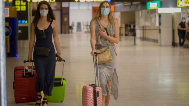 El aeropuerto de Sevilla alcanza los 400 vuelos durante la Semana Santa