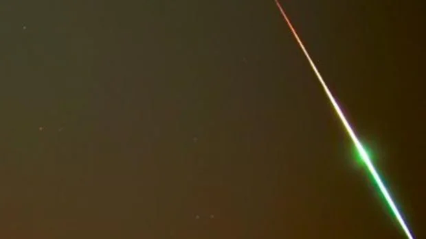 En vídeo: Una brillante bola de fuego cruza a gran velocidad el cielo de Sevilla