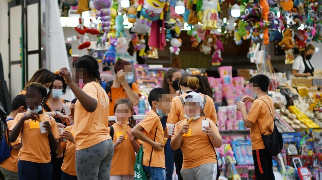 Cientos de niños participaron en esta iniciativa solidaria de la Asociación de Feriantes de Andalucía