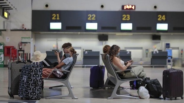 El efecto Semana Santa eleva el tráfico de pasajeros en el aeropuerto de Sevilla