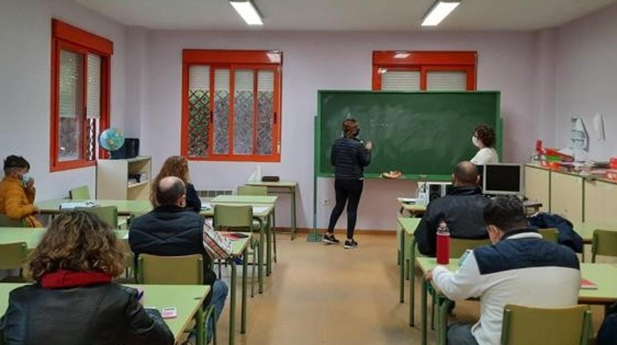 Una clase de adultos en Sevilla