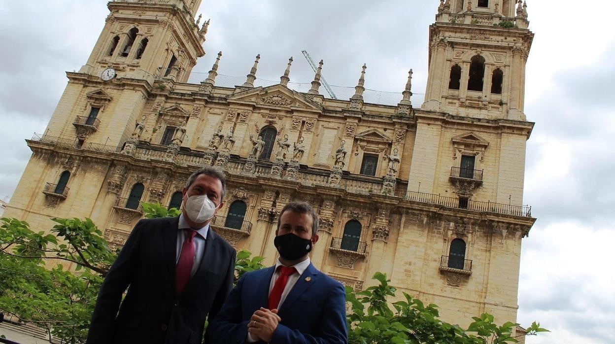 Juan Espadas, con su homólogo jiennense, Julio Millán