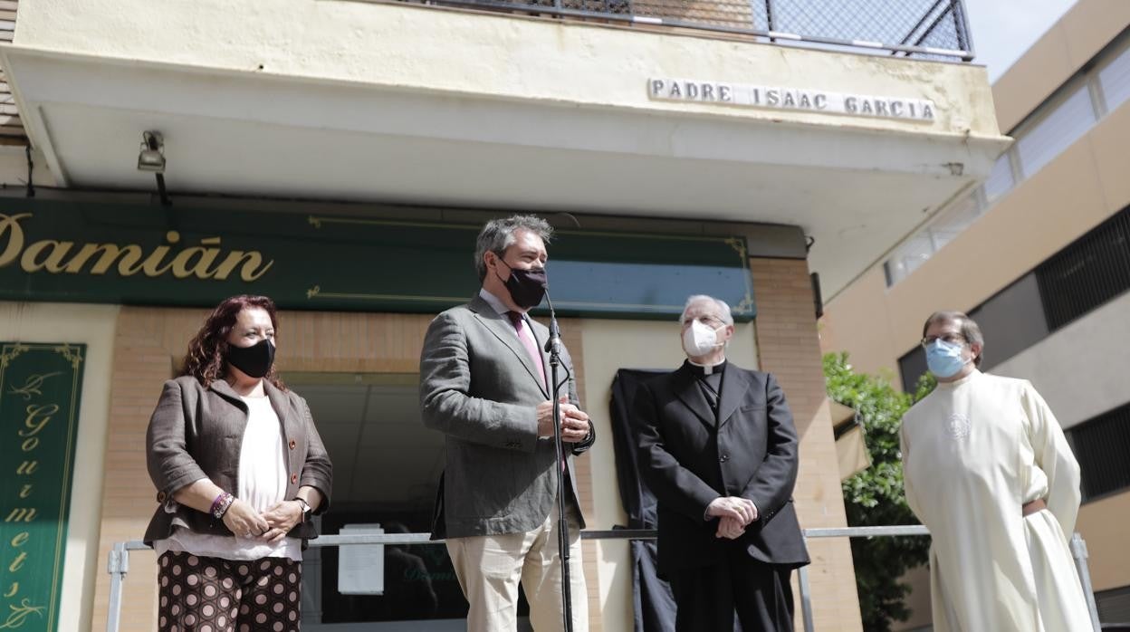 Acto de rotulación de la calle Padre Isaac García