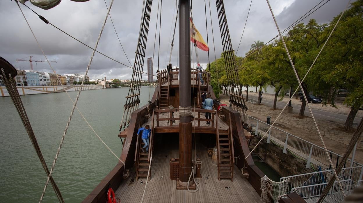 La Nao Victoria, en el muelle de las Delicias de Sevilla