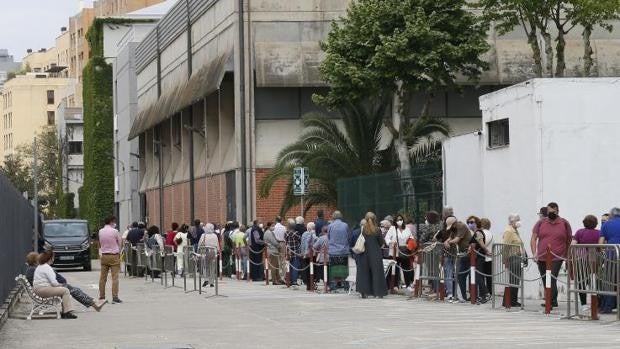 Los profesores de la Universidad de Sevilla irán a la huelga si no los vacunan antes de los exámenes