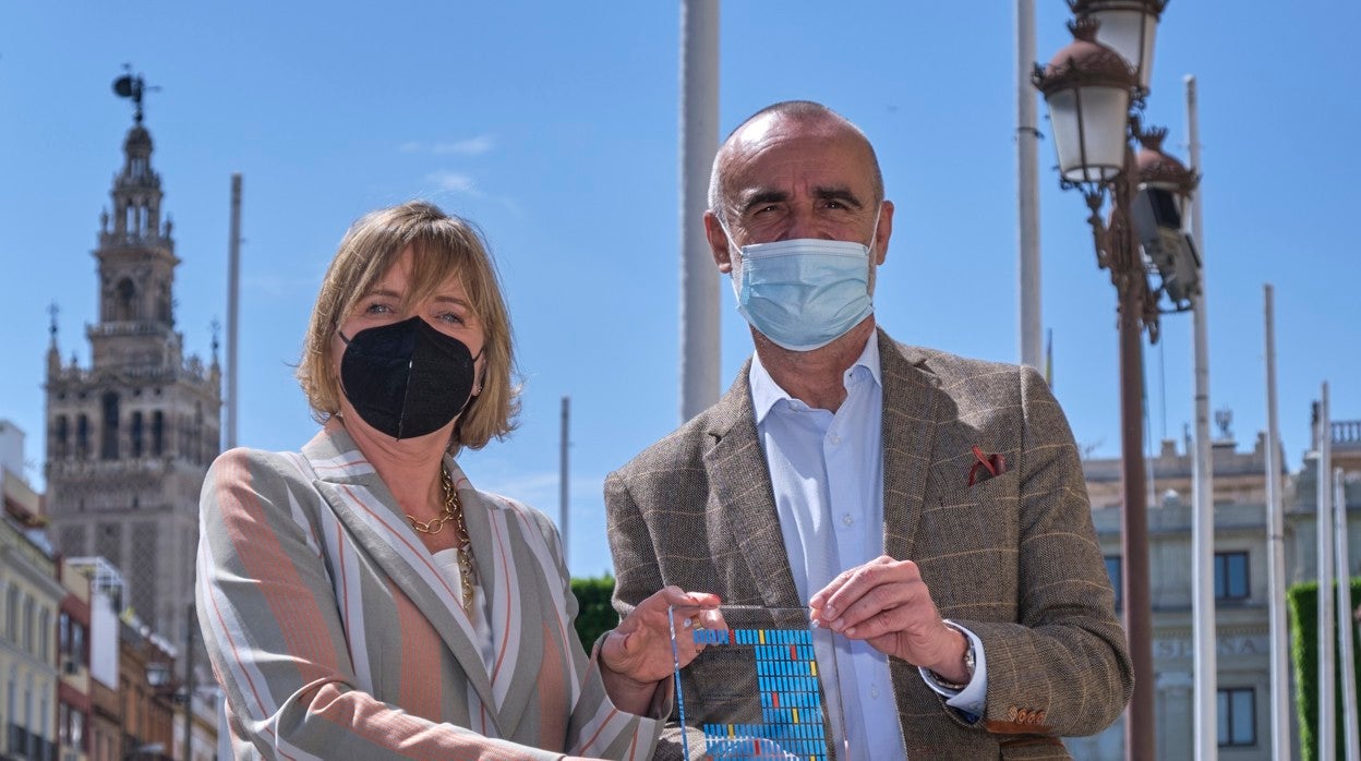 María Jesús Catalá entrega el galardón a Antonio Muñoz