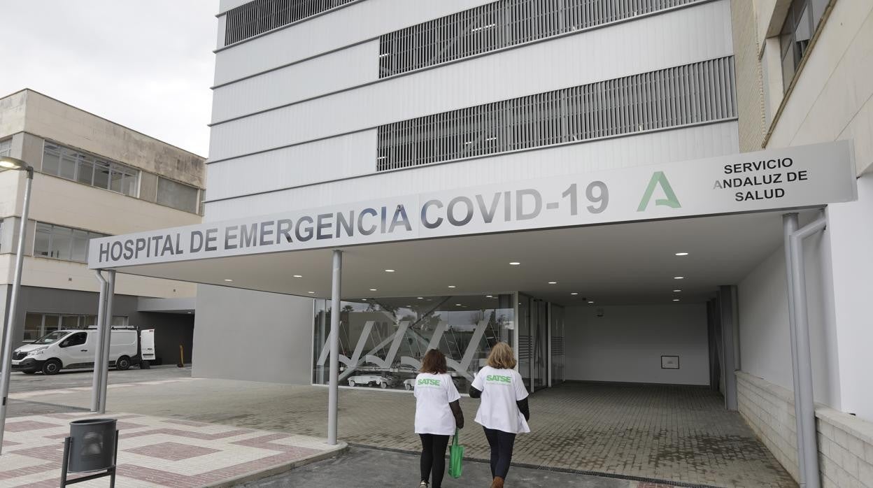 Entrada al hospital de Emergencias Covid-19, antiguo Militar