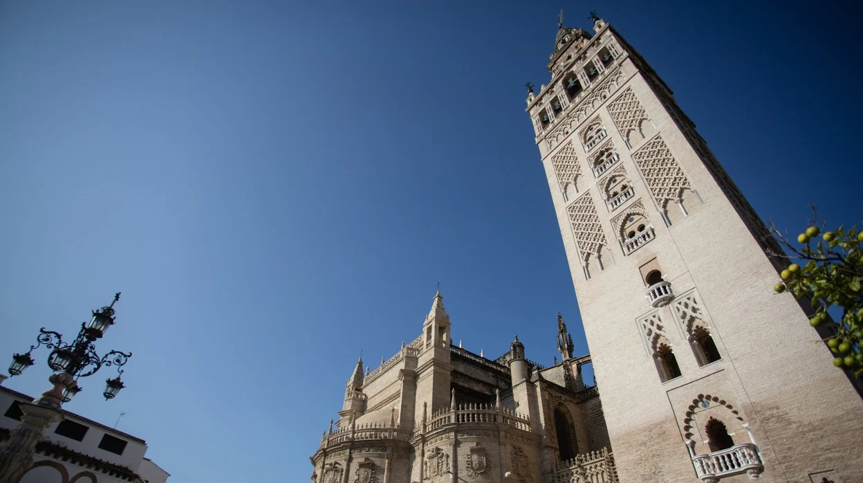 La catedral de Sevilla ha abierto sus puertas a las visitas este lunes