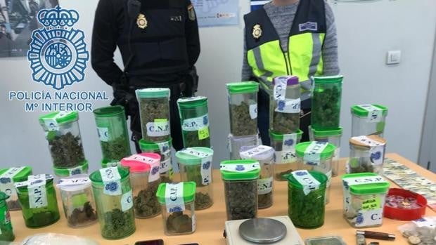 Usaban un local en Pino Montano para traficar con drogas simulando ser una asociación de cannabis