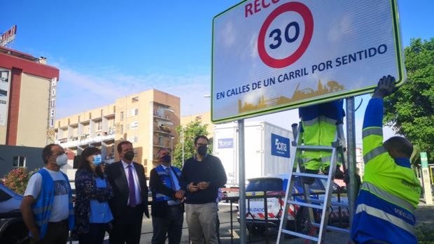 Entra en vigor este martes el límite de 30 kilómetros hora en todas las vías de un solo carril por sentido en Sevilla