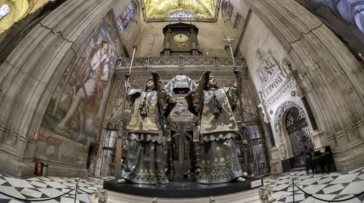 Tumba de Cristóbal Colón en la Catedral de Sevilla