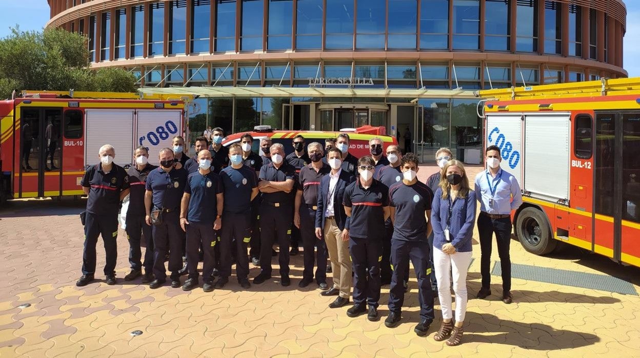 Bomberos que han participado en la formación que se ha desarrollado en Torre Sevilla