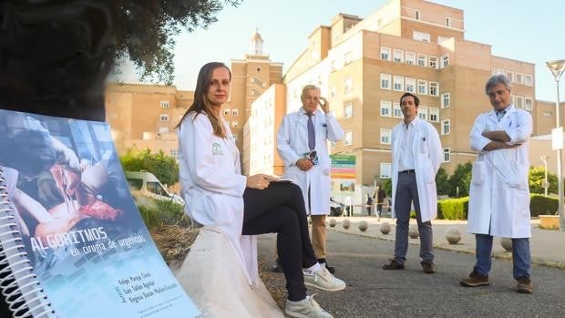 Cirujanos del Virgen del Rocío publican un manual sobre cirugía en Urgencias