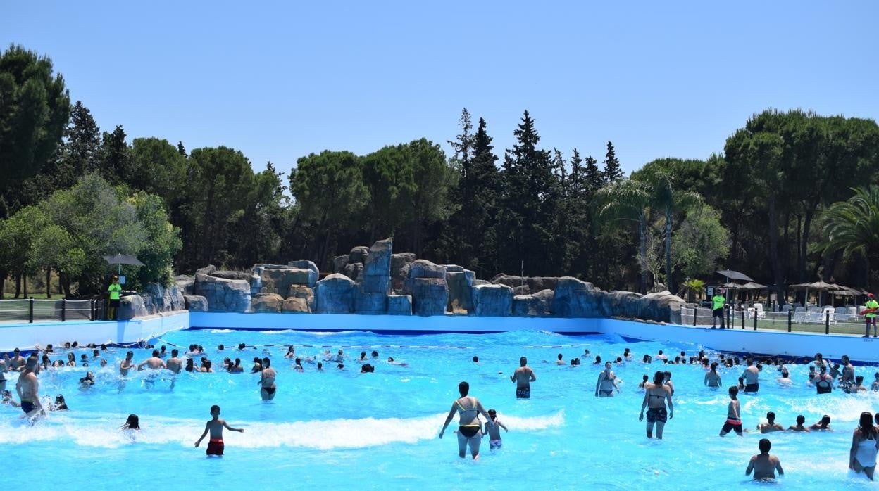 Piscina de olas de Guadalpark