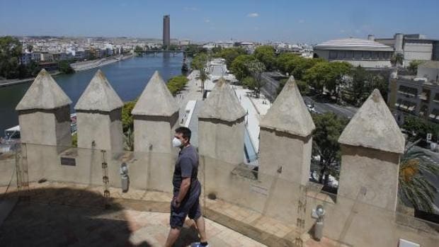 Sevilla planea una tirolina desde Torre Sevilla a la Torre del Oro como atracción turística