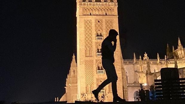 #RetoMayoABC: Juego de siluetas ante La Giralda, la imagen ganadora de nuestro reto en Instagram