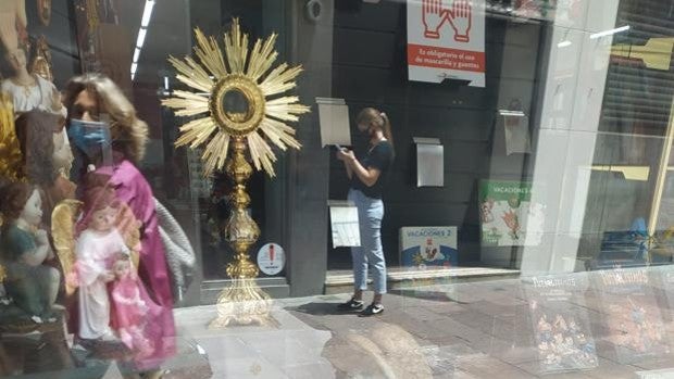 Ruta por el Centro de Sevilla para ver los escaparates exornados para el Corpus Christi