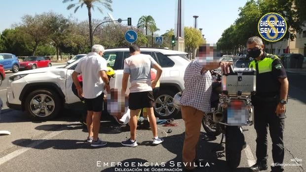 Herido un motorista de 50 años en la avenida Alberto Jiménez Becerril de Sevilla