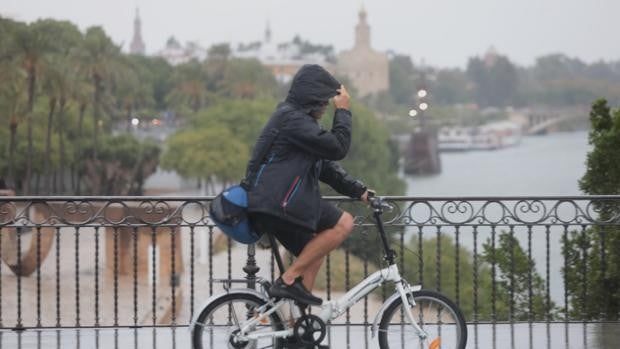 El tiempo en Sevilla: aviso amarillo por lluvias y tormentas este fin de semana