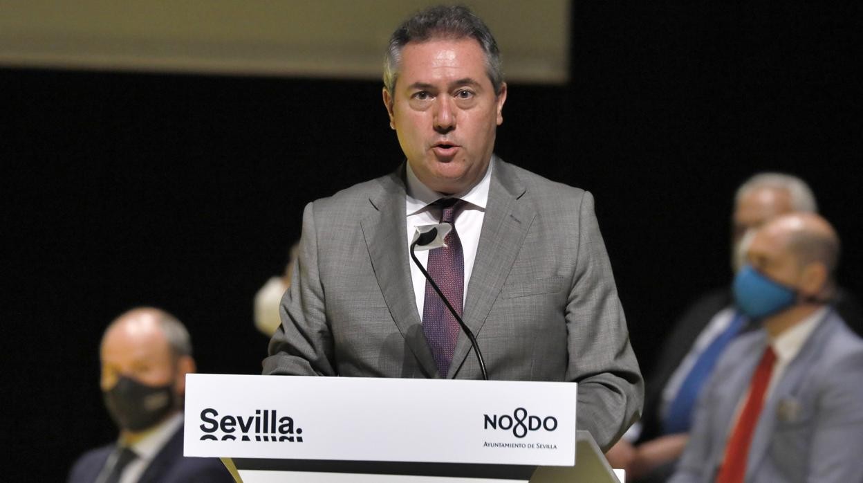El alcalde de Sevilla, Juan Espadas, en el acto de entrega de las Medallas de la Ciudad el pasado 30 de mayo