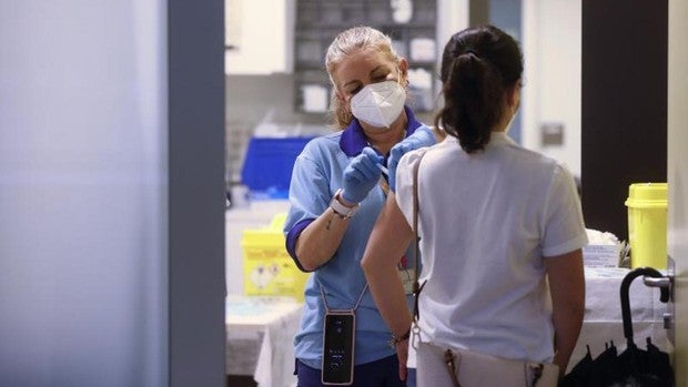 El Covid se mantiene estable en Sevilla con poco más de 400 nuevos casos y 221 hospitalizados